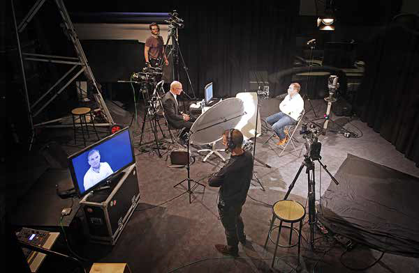 Préparation des entretiens dans le studio de l’Université Rennes 2.